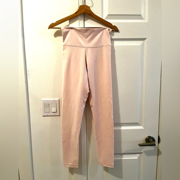 NWOT TNA Butter Leggings Crystal Pink Size M - Picture 2 of 11
